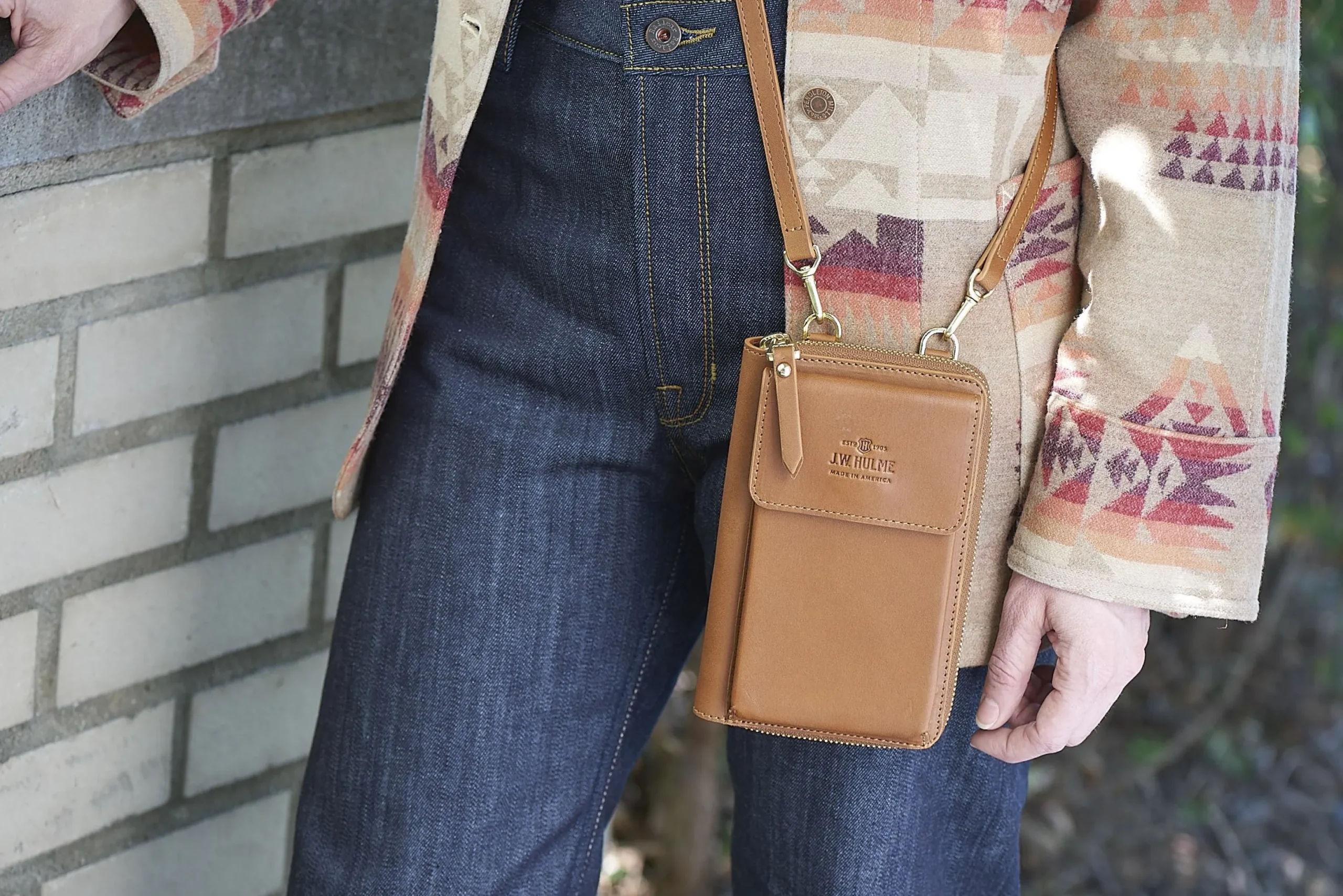 excursion-cell-phone-zip-walle-NCECzNwu-4.webp Outlet J. W. Hulme Co Excursion Cell Phone Zip Wallet Crossbody